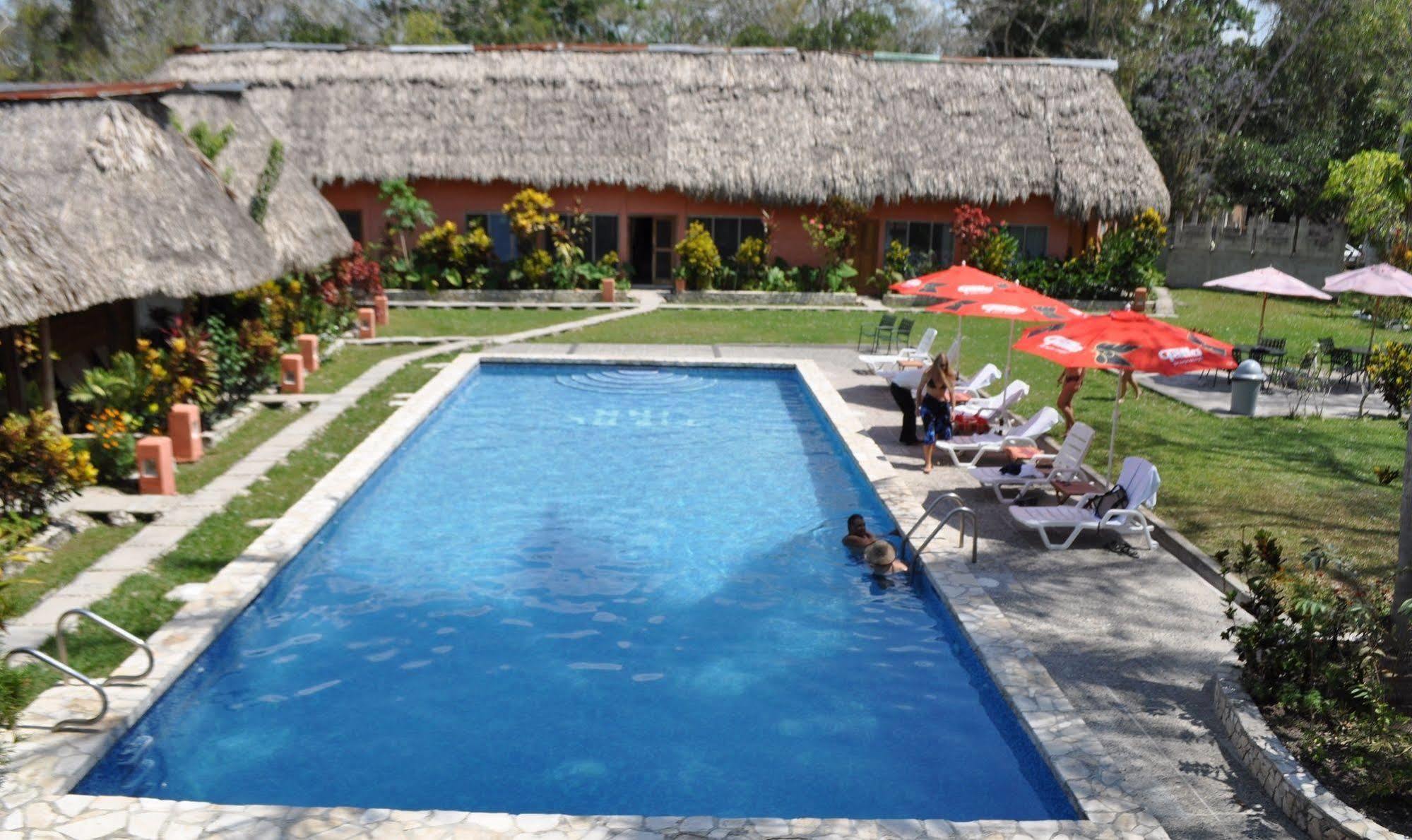 Hotel Tikal Inn Esterno foto